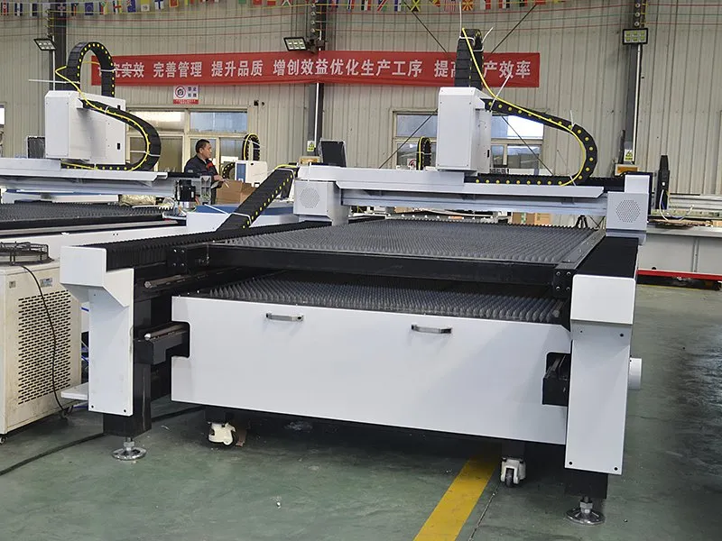 MetalTec 1530C (1500W) оптоволоконный лазерный станок для резки металла с ручной сменой рабочих столов MetalTec 1530C (1500W) оптоволоконный лазерный станок для резки металла с ручной сменой рабочих столов