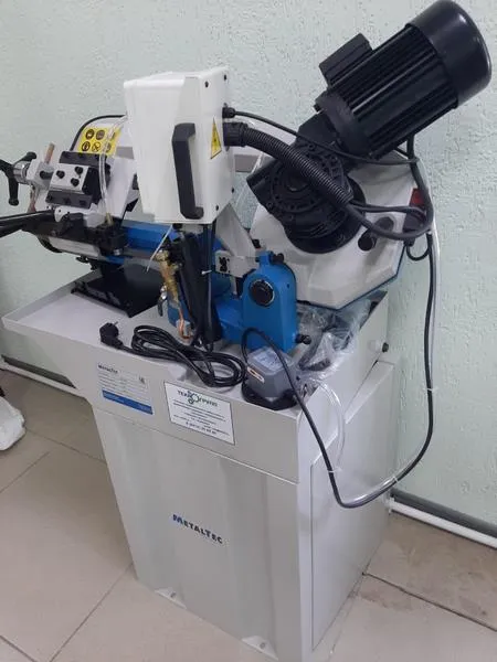 Ленточнопильный станок для резки металла MetalTec BS 170 FHE (380 V) Ленточнопильный станок для резки металла MetalTec BS 170 FHE (380 V)