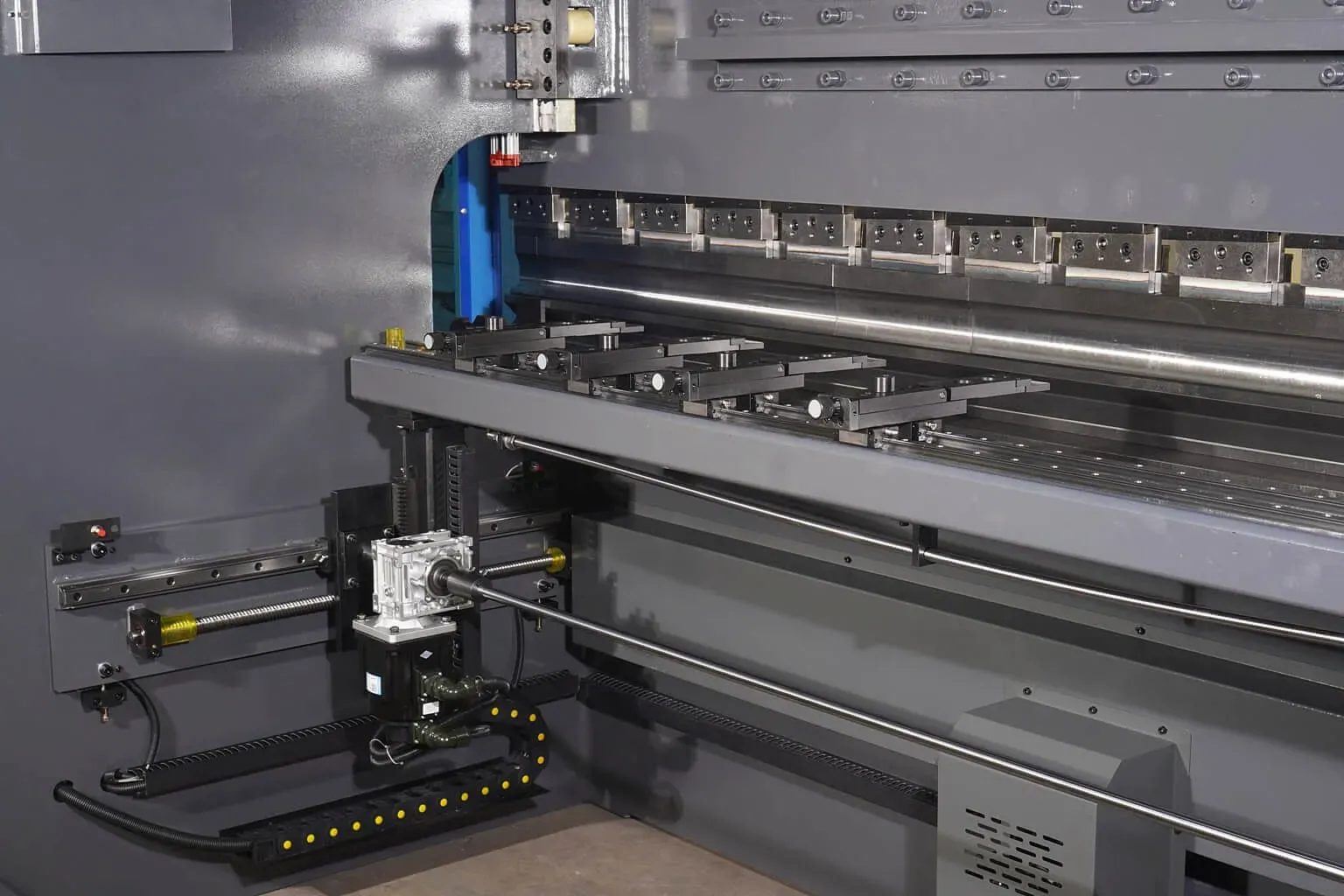 MetalTec HBC 70/2500 4+1 ЧПУ МТ-15 Листогибочный пресс с ЧПУ MetalTec HBC 70/2500 4+1 ЧПУ МТ-15 Листогибочный пресс с ЧПУ