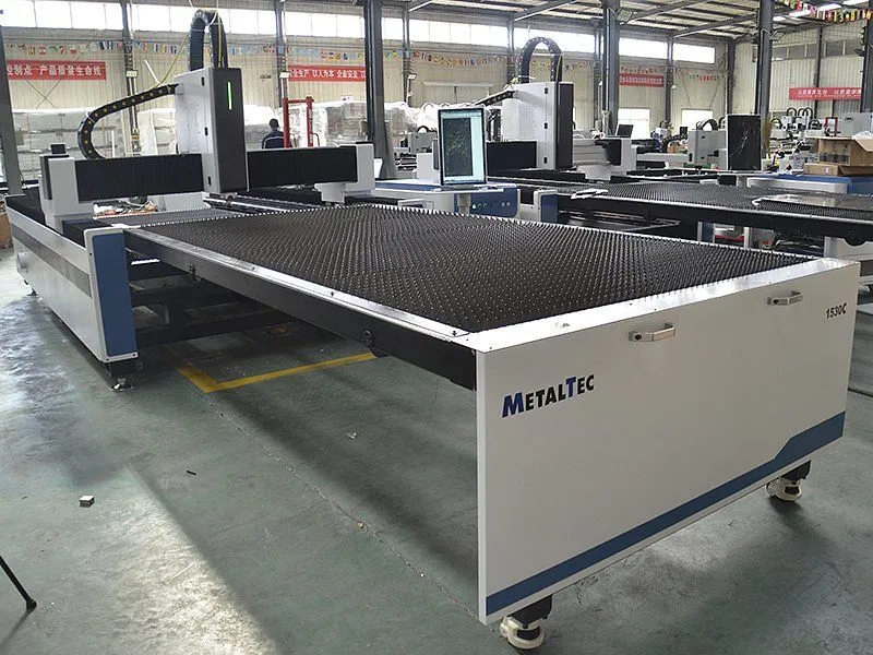 MetalTec 1530C (1500W) оптоволоконный лазерный станок для резки металла с ручной сменой рабочих столов MetalTec 1530C (1500W) оптоволоконный лазерный станок для резки металла с ручной сменой рабочих столов