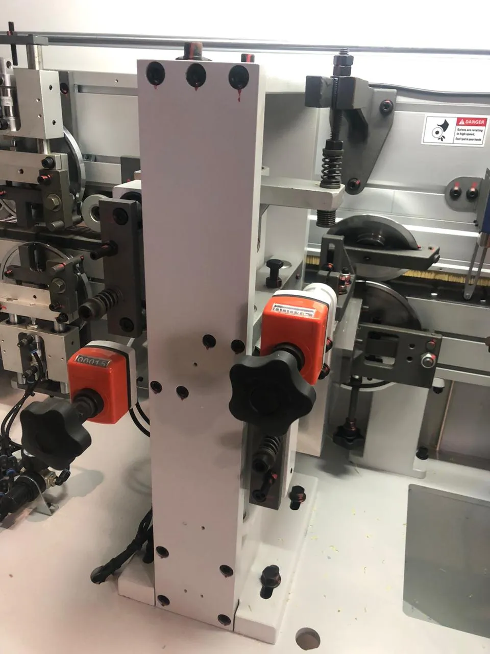 Станок для облицовывания кромок мебельных деталей WoodTec EdgeMatic 400С PRO Станок для облицовывания кромок мебельных деталей WoodTec EdgeMatic 400С PRO