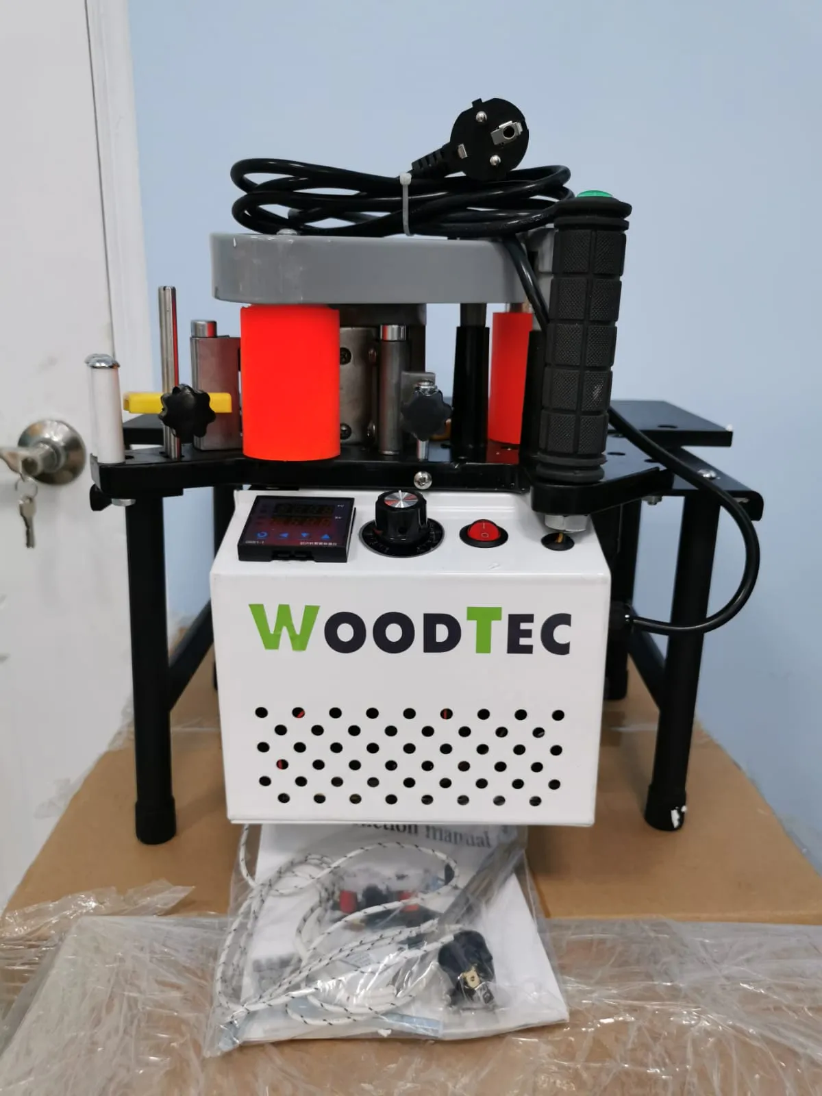 Ручной станок для облицовывания кромок WoodTec KM 40 Ручной станок для облицовывания кромок WoodTec KM 40
