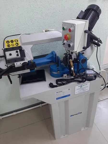 Ленточнопильный станок для резки металла MetalTec BS 170 FHE (380 V) Ленточнопильный станок для резки металла MetalTec BS 170 FHE (380 V)