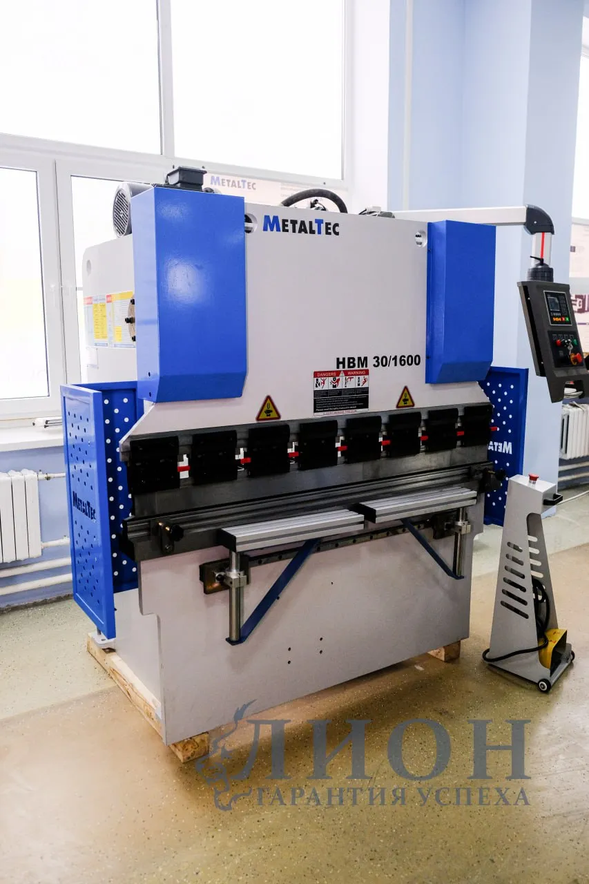 Гидравлический листогибочный пресс MetalTec HBM 30/1600 (E22) Гидравлический листогибочный пресс MetalTec HBM 30/1600 (E22)