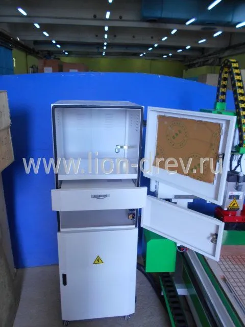 Фрезерный станок с ЧПУ LTT-2140 Фрезерный станок с ЧПУ LTT-2140