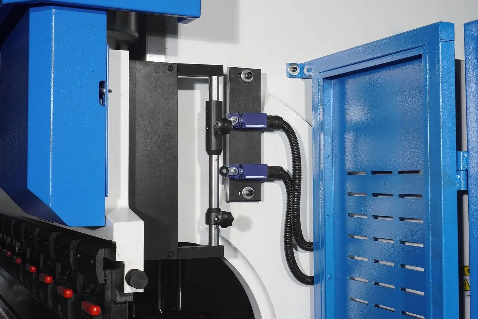MetalTec HBM 80/2500C Листогибочные гидравлические прессы с ЧПУ контроллером TP10S MetalTec HBM 80/2500C Листогибочные гидравлические прессы с ЧПУ контроллером TP10S
