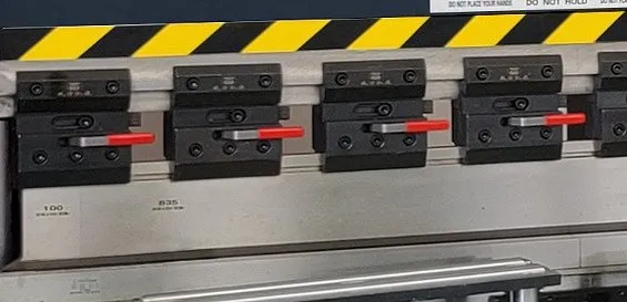 MetalTec HBC 110/2500 Листогибочный гидравлический пресс с ЧПУ MetalTec HBC 110/2500 Листогибочный гидравлический пресс с ЧПУ