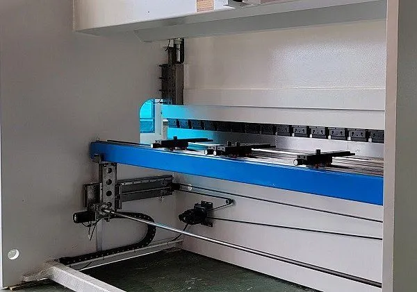 MetalTec HBM 100/3200C Листогибочный гидравлический пресс с ЧПУ контроллером TP10S MetalTec HBM 100/3200C Листогибочный гидравлический пресс с ЧПУ контроллером TP10S