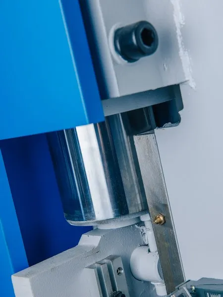 Гидравлический листогибочный пресс MetalTec HBM 40/2500 (Е22, инвертор заднего упора) Гидравлический листогибочный пресс MetalTec HBM 40/2500 (Е22, инвертор заднего упора)
