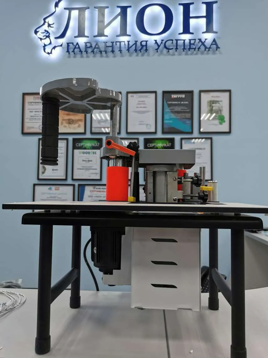 Ручной станок для облицовывания кромок WoodTec KM 40 Ручной станок для облицовывания кромок WoodTec KM 40