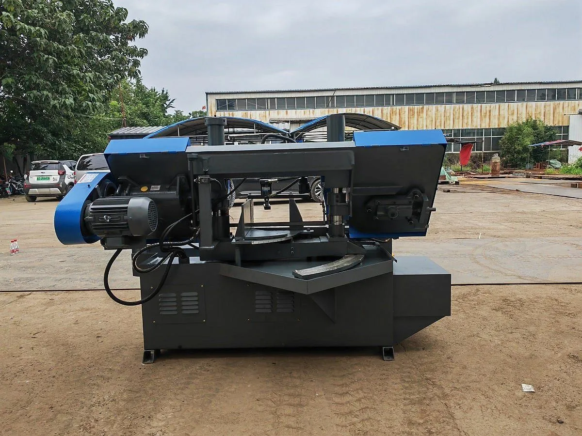 MetalTec BS 300 CZ ленточнопильный станок c поворотом пильного модуля под углом до 60° MetalTec BS 300 CZ ленточнопильный станок c поворотом пильного модуля под углом до 60°
