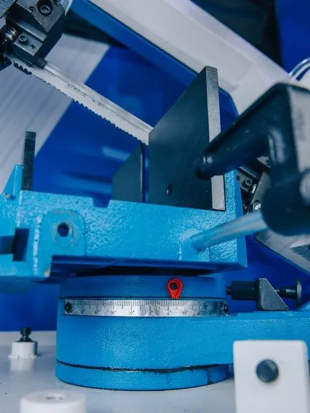 Ленточнопильный станок для резки металла MetalTec BS 250 FHE Ленточнопильный станок для резки металла MetalTec BS 250 FHE