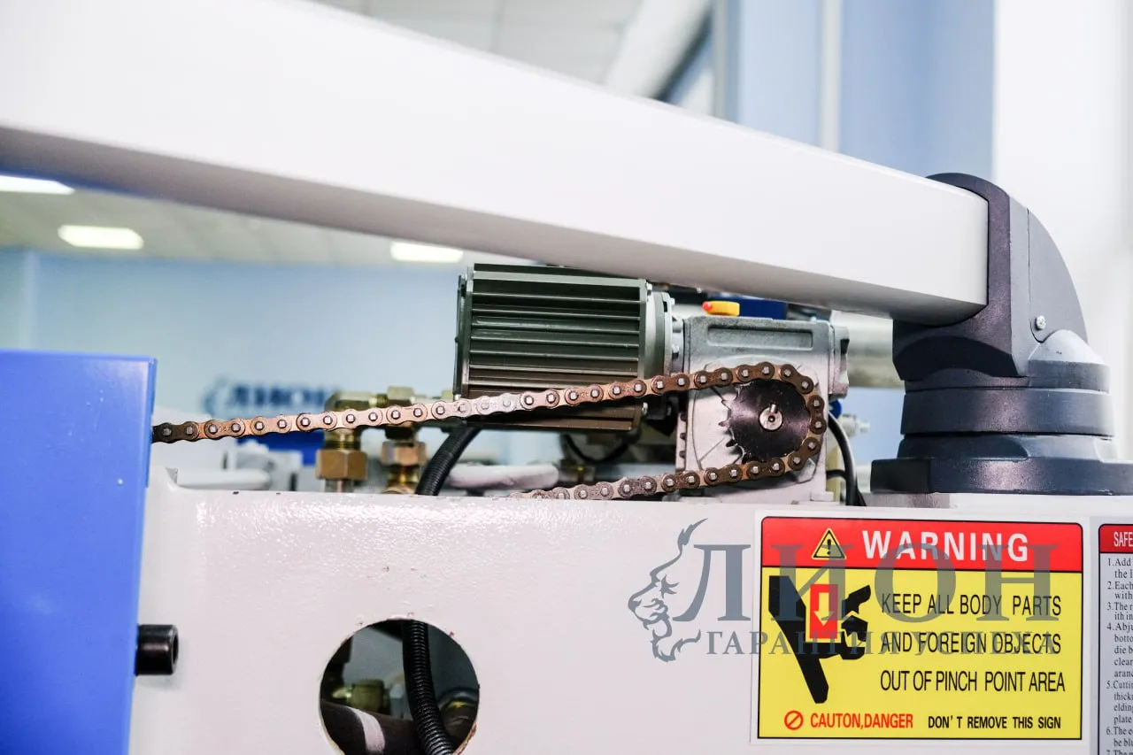 Гидравлический листогибочный пресс MetalTec HBM 30/1600 (E22) Гидравлический листогибочный пресс MetalTec HBM 30/1600 (E22)