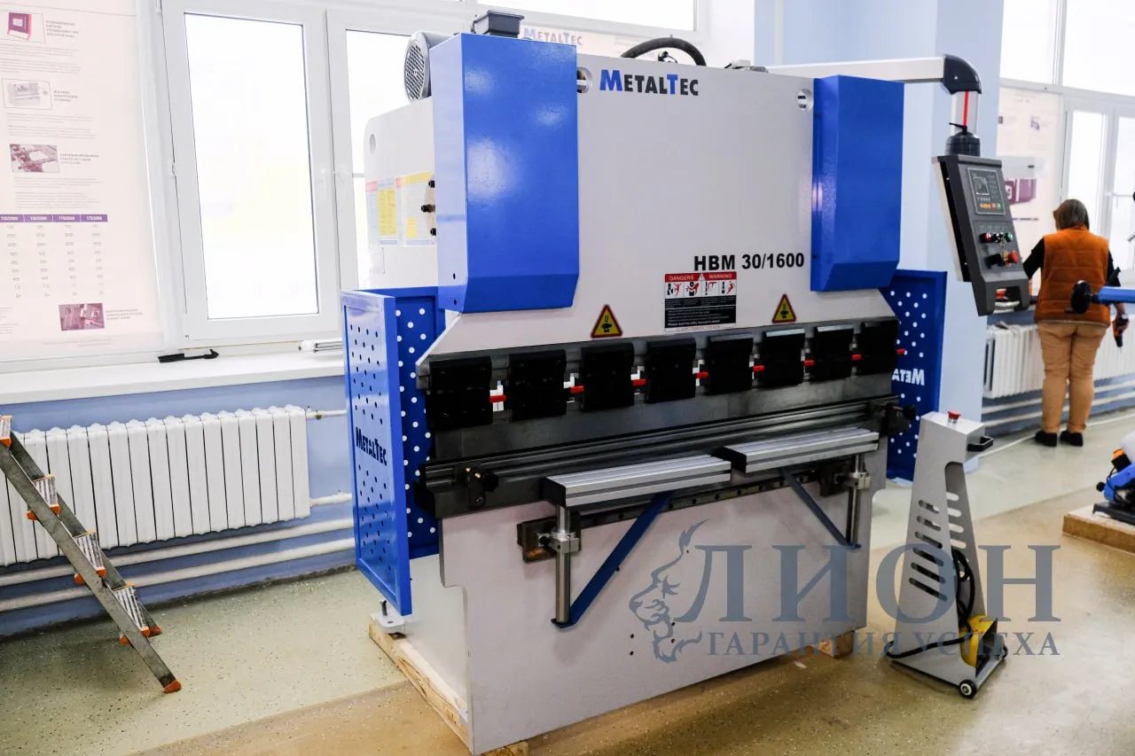 Гидравлический листогибочный пресс MetalTec HBM 30/1600 (E22) Гидравлический листогибочный пресс MetalTec HBM 30/1600 (E22)