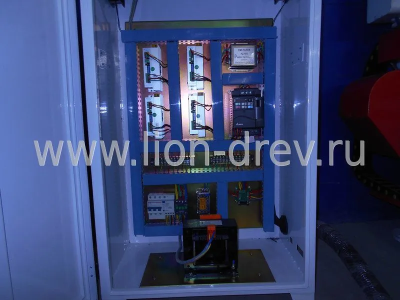 Фрезерный станок с ЧПУ LTT-1313 Фрезерный станок с ЧПУ LTT-1313