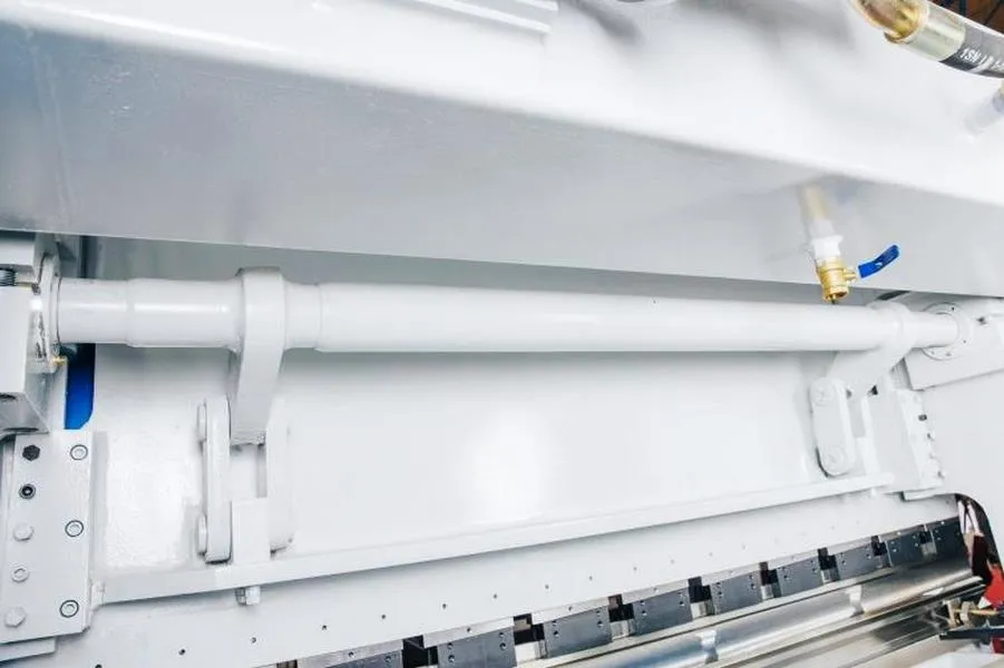 Гидравлический листогибочный пресс MetalTec HBM 125/3200M (Е22, ручная компенсация прогиба, инвертор заднего упора) Гидравлический листогибочный пресс MetalTec HBM 125/3200M (Е22, ручная компенсация прогиба, инвертор заднего упора)