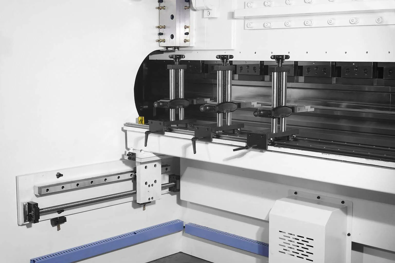 MetalTec HBM 80/2500C Листогибочные гидравлические прессы с ЧПУ контроллером TP10S MetalTec HBM 80/2500C Листогибочные гидравлические прессы с ЧПУ контроллером TP10S