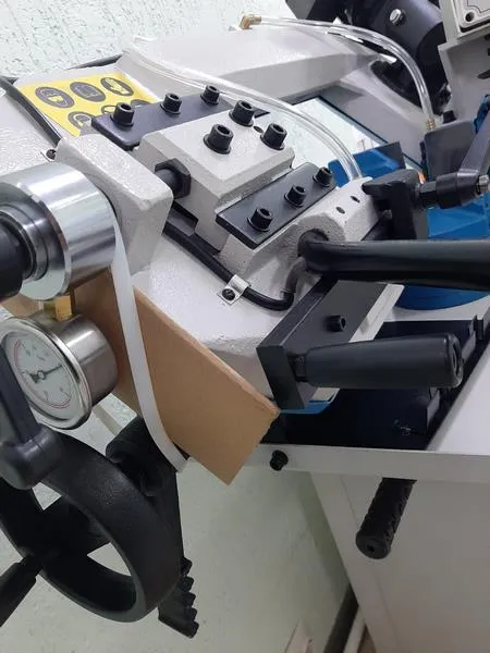 Ленточнопильный станок для резки металла MetalTec BS 170 FHE (380 V) Ленточнопильный станок для резки металла MetalTec BS 170 FHE (380 V)
