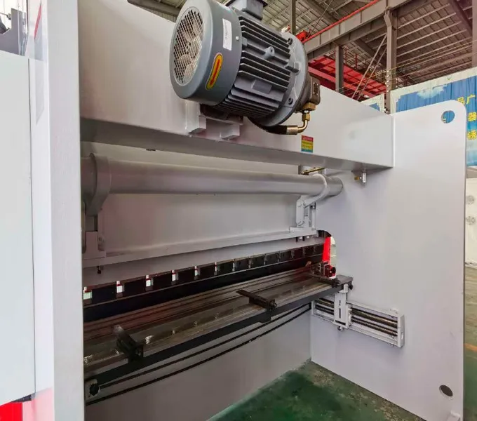 Гидравлический листогибочный пресс MetalTec HBM 30/1600 (E22) Гидравлический листогибочный пресс MetalTec HBM 30/1600 (E22)