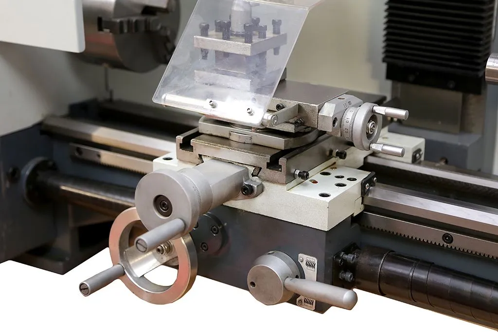 Станок токарный METAL MASTER MML 2550 Станок токарный METAL MASTER MML 2550
