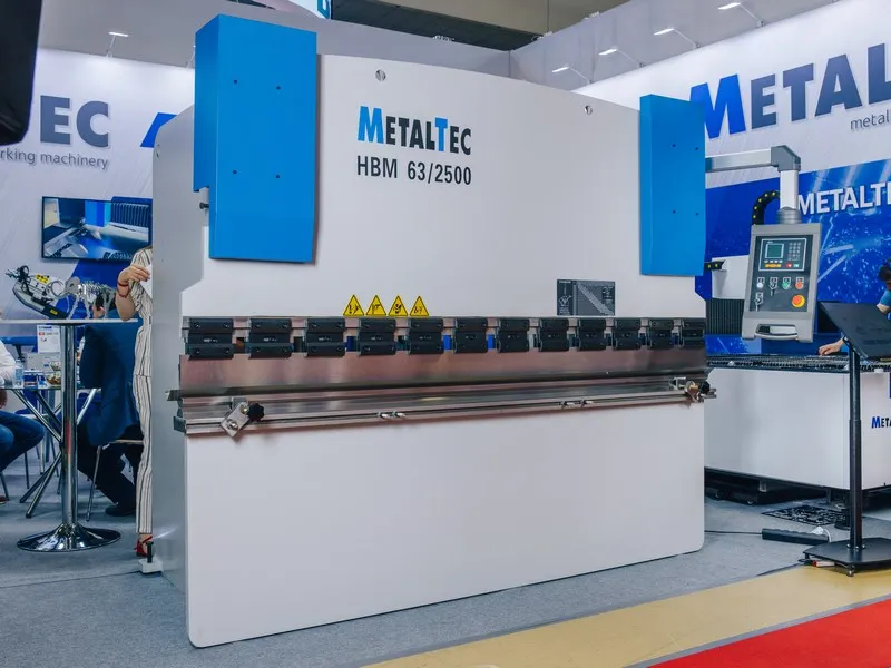 Гидравлический листогибочный пресс MetalTec HBM 40/2500 (Е22, инвертор заднего упора) Гидравлический листогибочный пресс MetalTec HBM 40/2500 (Е22, инвертор заднего упора)