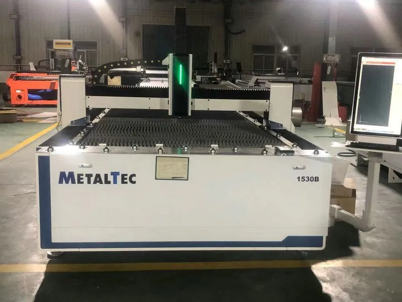 Оптоволоконный лазерный станок для резки металла MetalTec 1530B (1500W) Оптоволоконный лазерный станок для резки металла MetalTec 1530B (1500W)