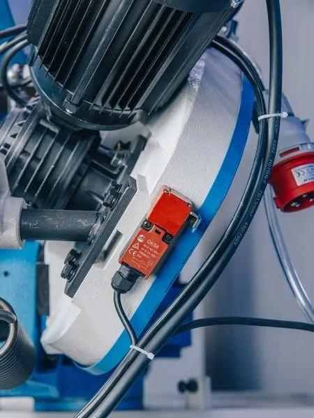 Ленточнопильный станок для резки металла MetalTec BS 250 FHE Ленточнопильный станок для резки металла MetalTec BS 250 FHE