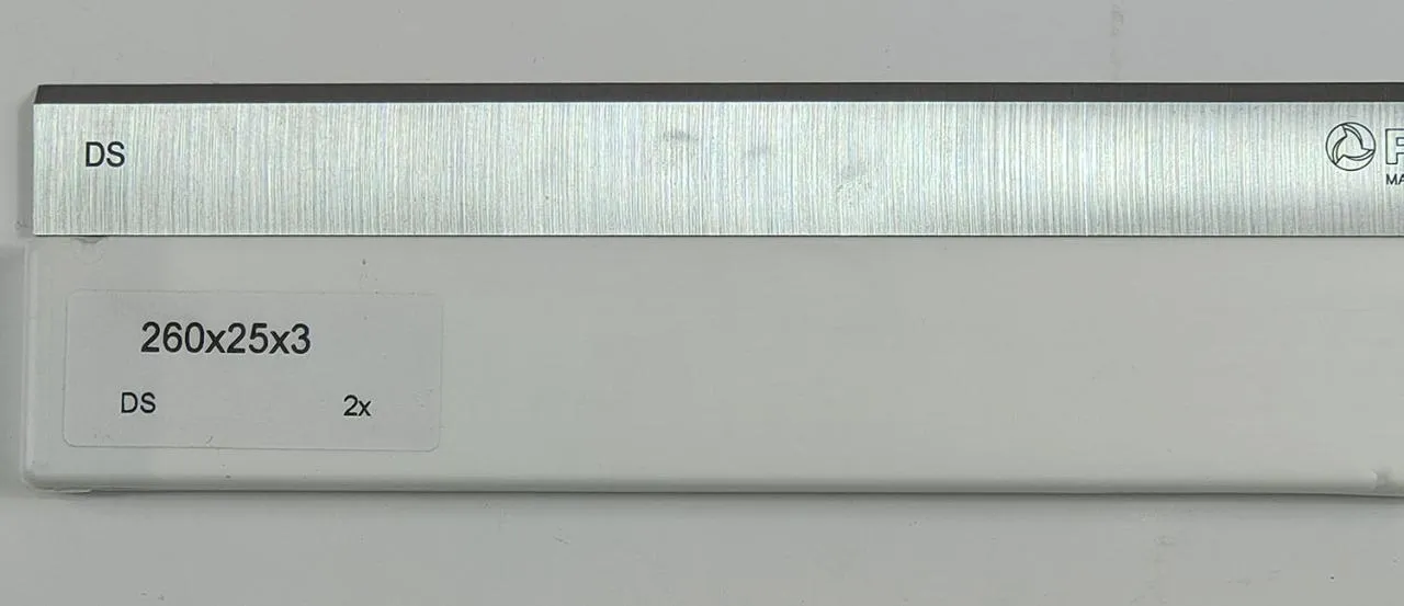 Нож строгальный "Pilana" DS 260х25х3 Нож строгальный "Pilana" DS 260х25х3