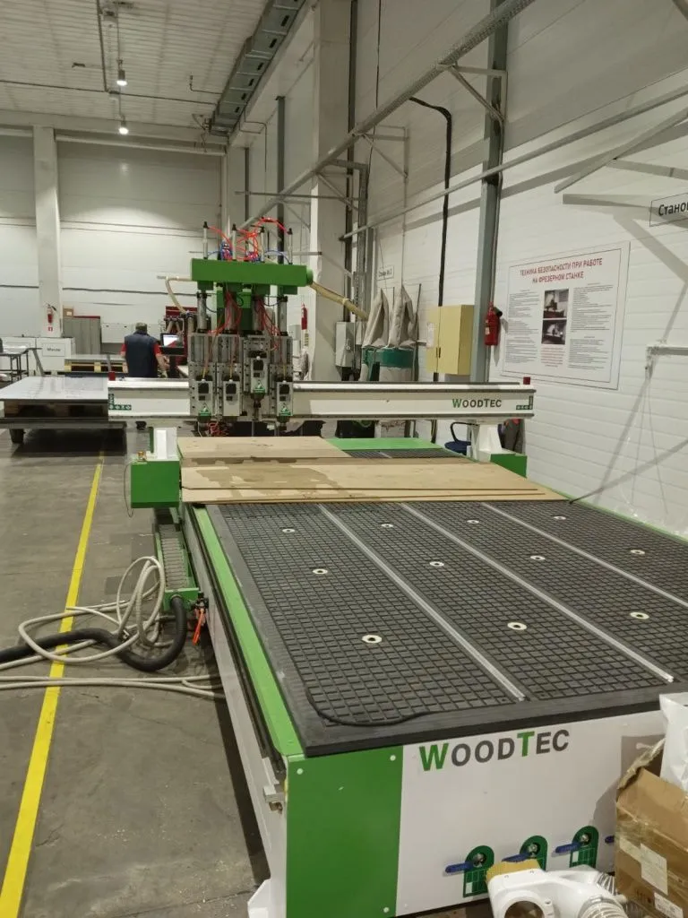 Фрезерно-гравировальный станок с ЧПУ WoodTec CH-2040C P4 Фрезерно-гравировальный станок с ЧПУ WoodTec CH-2040C P4
