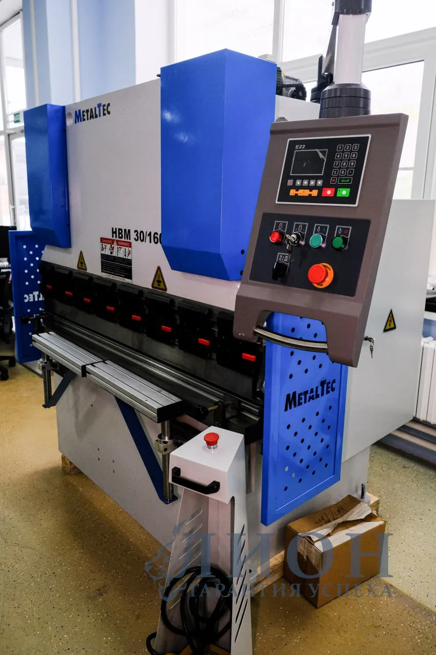 Гидравлический листогибочный пресс MetalTec HBM 30/1600 (E22) Гидравлический листогибочный пресс MetalTec HBM 30/1600 (E22)