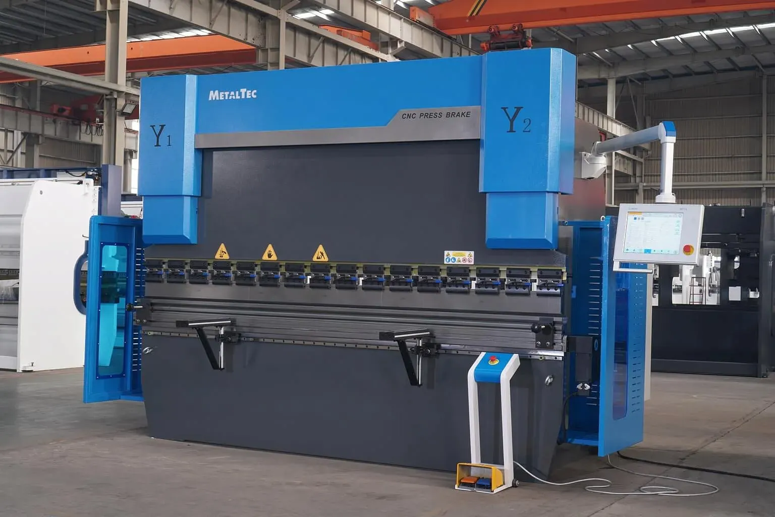 MetalTec HBC 90/2500 4+1 ЧПУ МТ-15 Листогибочный пресс с ЧПУ MetalTec HBC 90/2500 4+1 ЧПУ МТ-15 Листогибочный пресс с ЧПУ