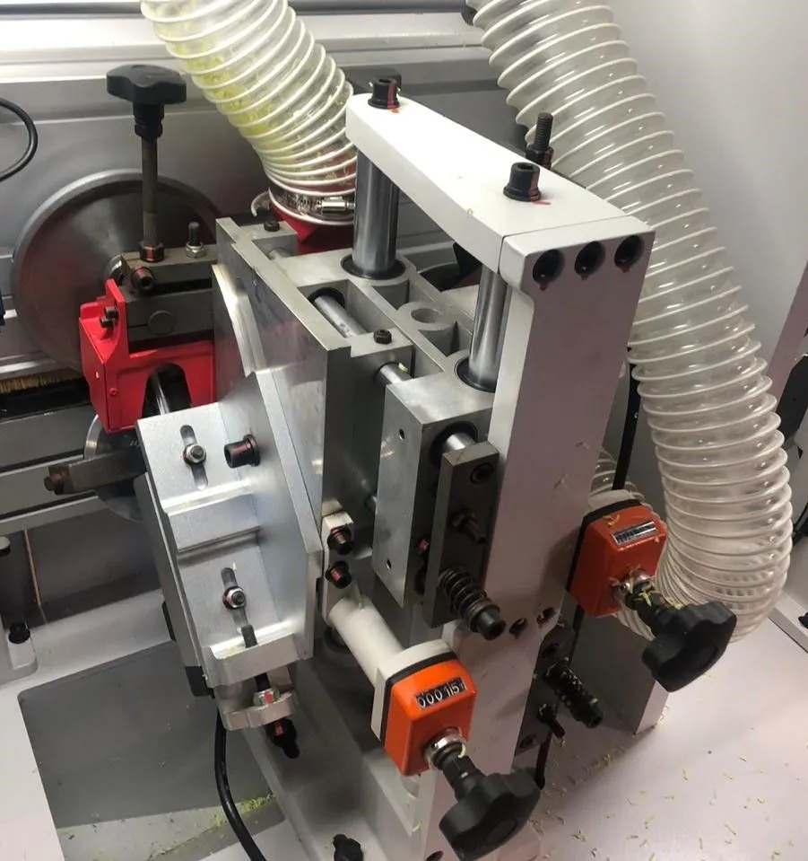 Станок для облицовывания кромок мебельных деталей WoodTec EdgeMatic 400С PRO Станок для облицовывания кромок мебельных деталей WoodTec EdgeMatic 400С PRO