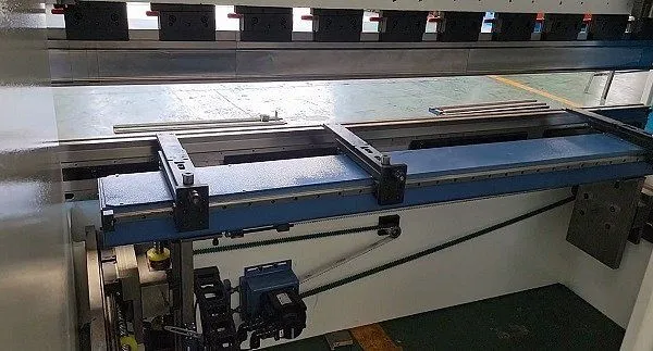 MetalTec HBC 90/2500 Листогибочный гидравлический пресс с ЧПУ MetalTec HBC 90/2500 Листогибочный гидравлический пресс с ЧПУ