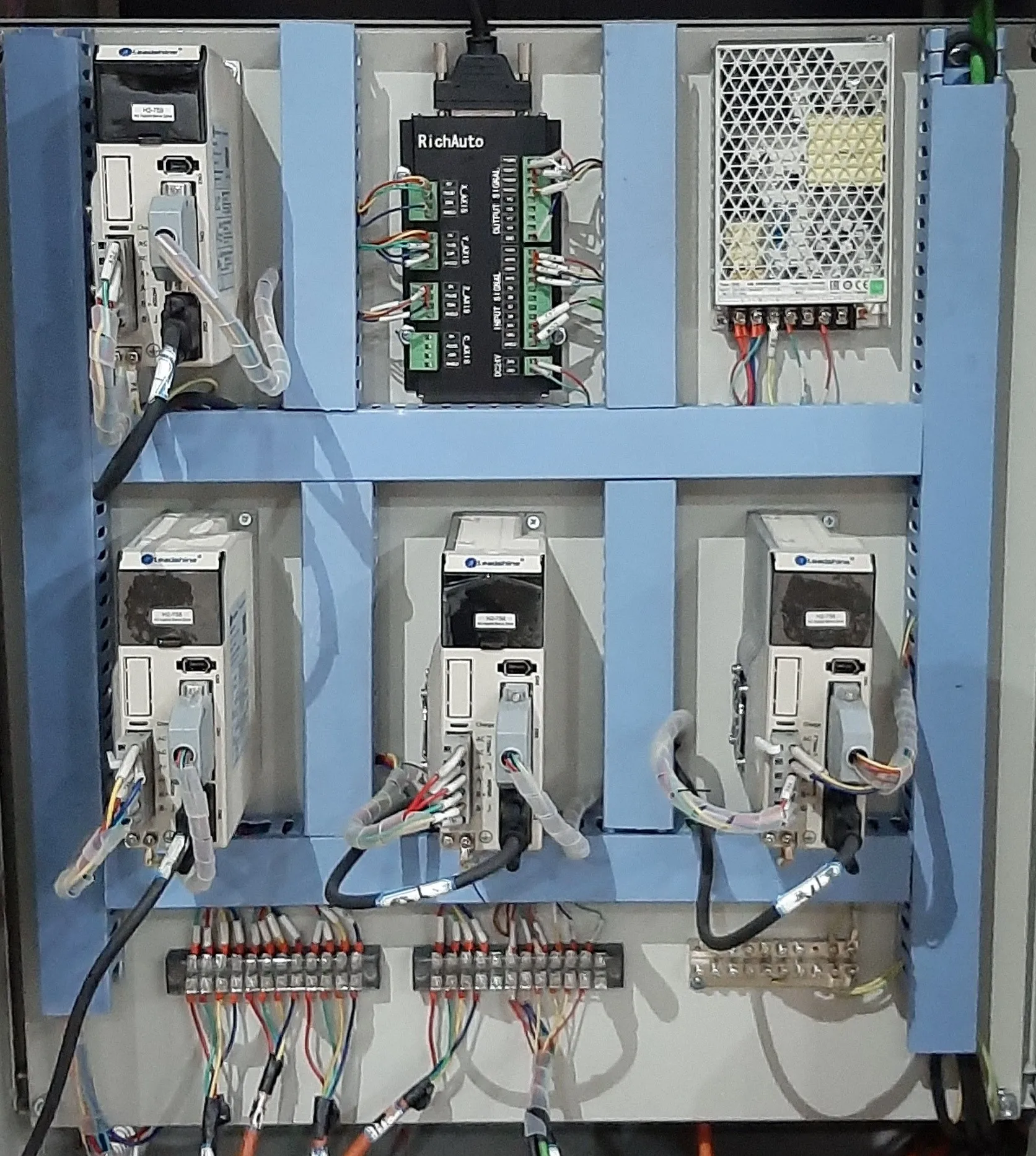 Фрезерный станок ЧПУ c ручной сменой инструмента KCT K1616H Фрезерный станок ЧПУ c ручной сменой инструмента KCT K1616H