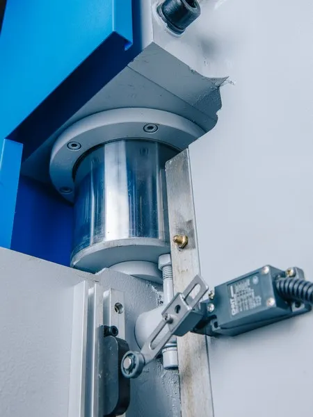 Гидравлический листогибочный пресс MetalTec HBM 40/2500 (Е22, инвертор заднего упора) Гидравлический листогибочный пресс MetalTec HBM 40/2500 (Е22, инвертор заднего упора)