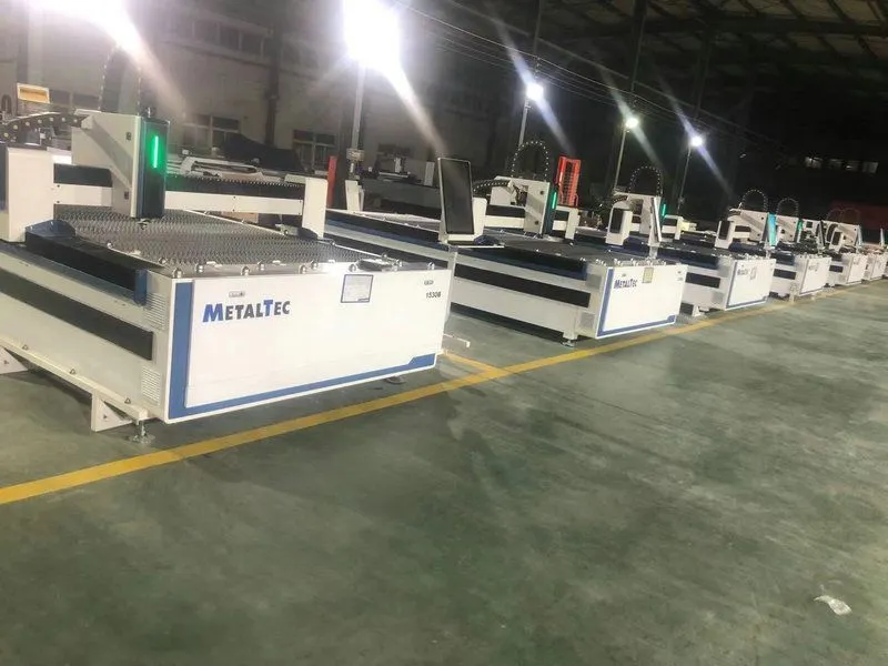 Оптоволоконный лазерный станок для резки металла MetalTec 1530B (1500W) Оптоволоконный лазерный станок для резки металла MetalTec 1530B (1500W)