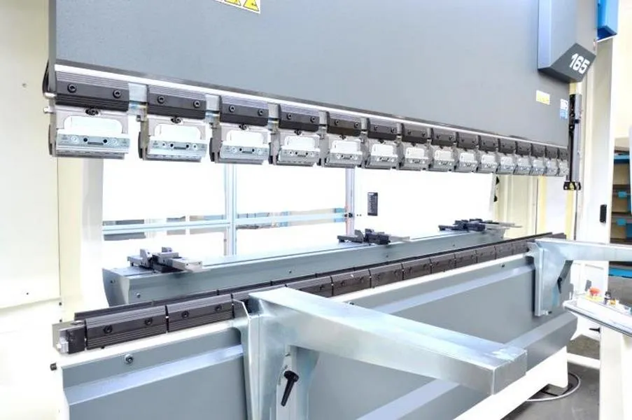 Гидравлический листогибочный пресс MetalTec HBM 160/3200M (E22, инвертор заднего упора) Гидравлический листогибочный пресс MetalTec HBM 160/3200M (E22, инвертор заднего упора)