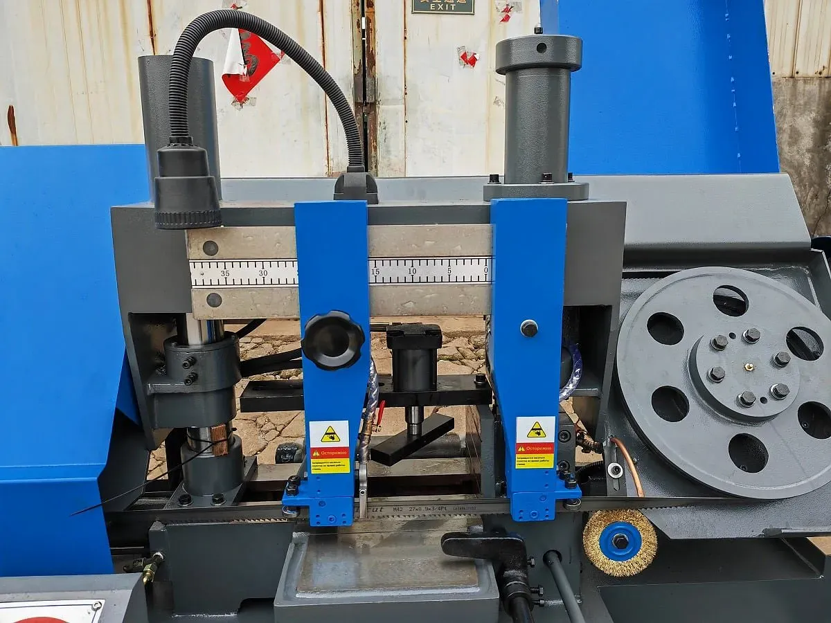 MetalTec BS 700 CH ленточнопильный станок для резки металла под углом 90° MetalTec BS 700 CH ленточнопильный станок для резки металла под углом 90°
