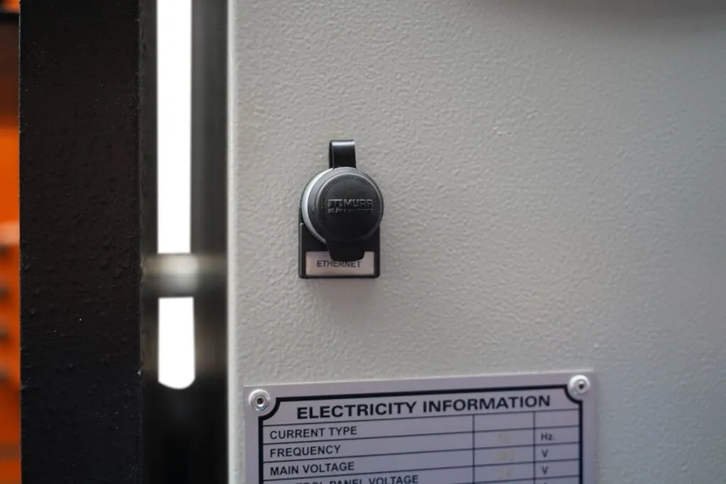 Гидравлический листогибочный пресс VARTEK BASICFORM 3100X100 Гидравлический листогибочный пресс VARTEK BASICFORM 3100X100