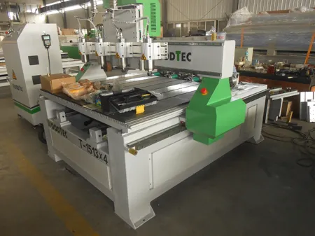 Фрезерно-гравировальный станок с ЧПУ WoodTec T-1513х4 Фрезерно-гравировальный станок с ЧПУ WoodTec T-1513х4