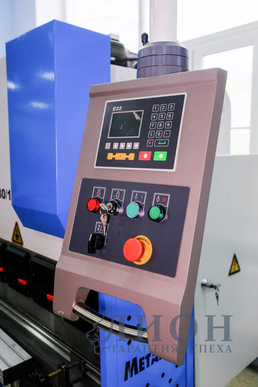Гидравлический листогибочный пресс MetalTec HBM 30/1600 (E22) Гидравлический листогибочный пресс MetalTec HBM 30/1600 (E22)