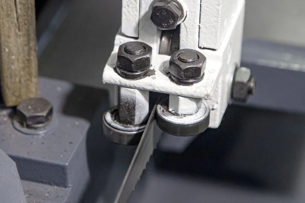 Ленточнопильный полуавтоматический станок METAL MASTER MGH-300 (2-х колонный) Ленточнопильный полуавтоматический станок METAL MASTER MGH-300 (2-х колонный)