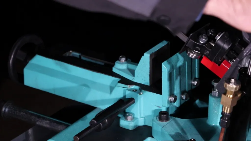 Ленточная пила по металлу LM-128SHD/220 Ленточная пила по металлу LM-128SHD/220