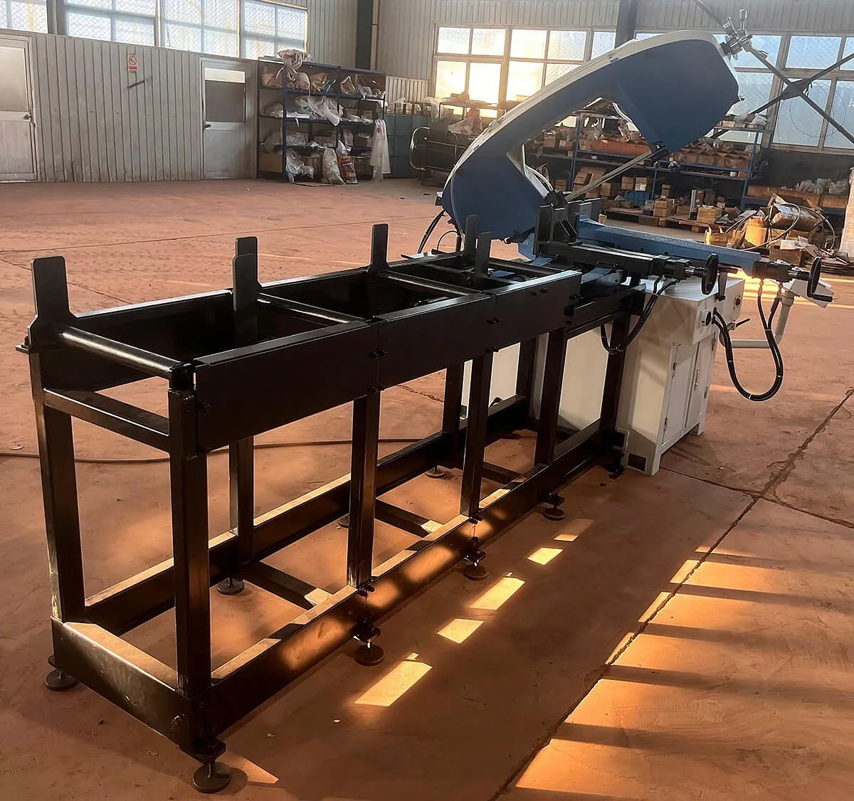 Автоматический ленточнопильный станок для резки металла MetalTec BS 270 FA Автоматический ленточнопильный станок для резки металла MetalTec BS 270 FA