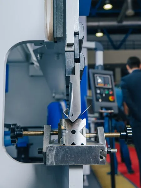 Гидравлический листогибочный пресс MetalTec HBM 40/2500 (Е22, инвертор заднего упора) Гидравлический листогибочный пресс MetalTec HBM 40/2500 (Е22, инвертор заднего упора)