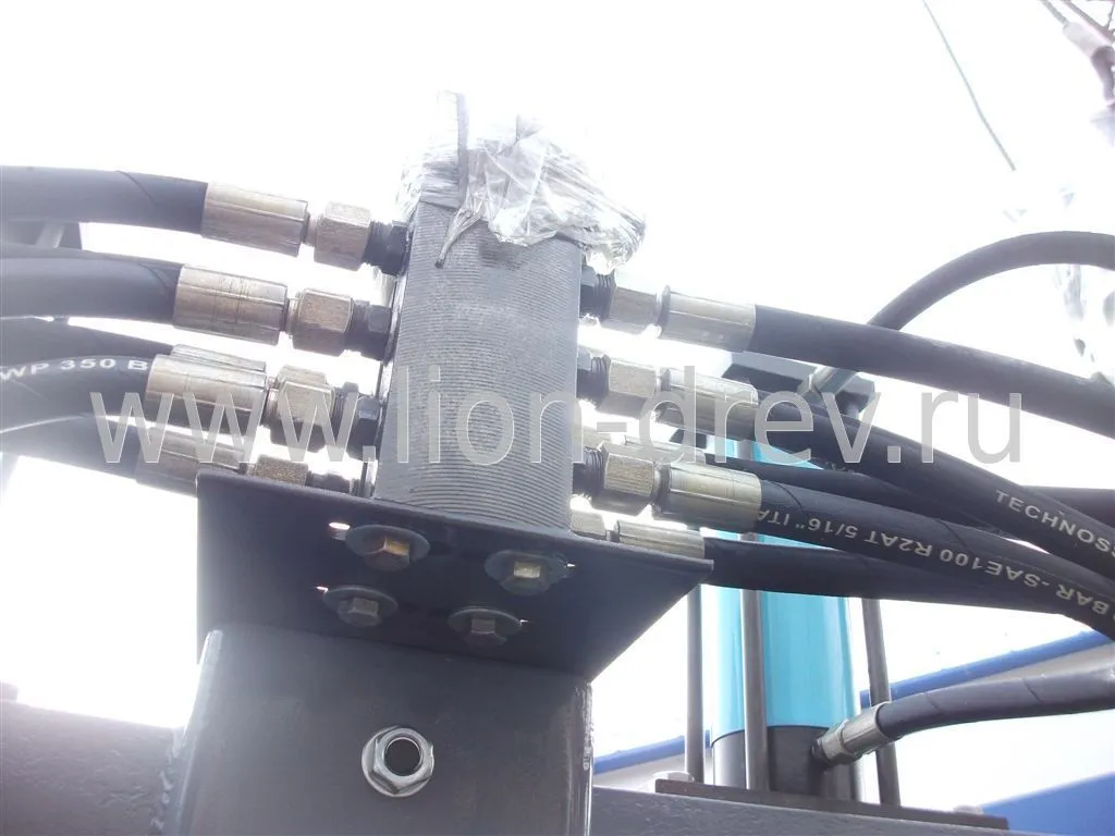 Пресс для склейки бруса SL150-3GM Пресс для склейки бруса SL150-3GM