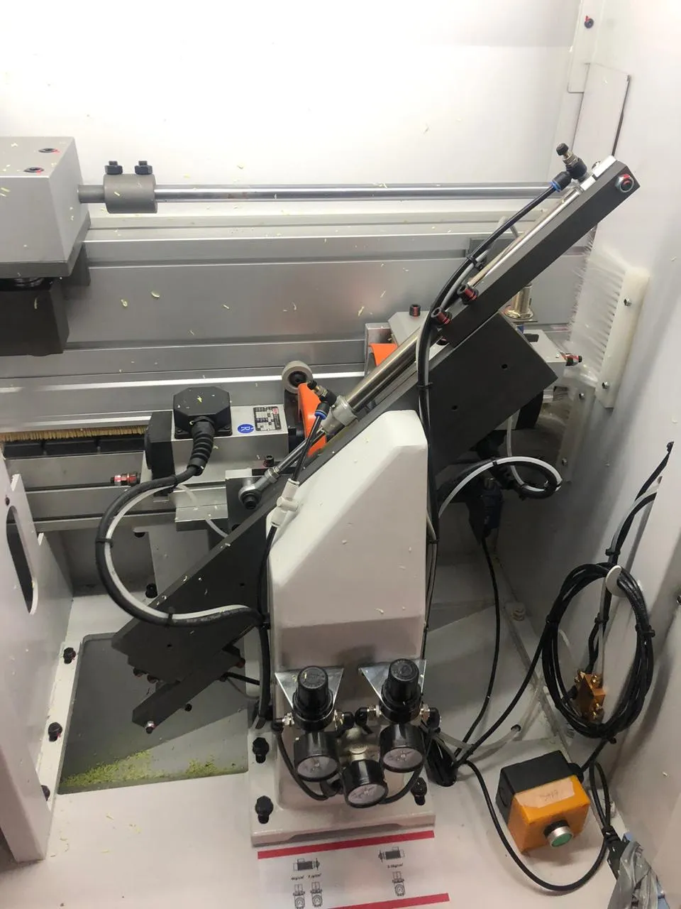 Станок для облицовывания кромок мебельных деталей WoodTec EdgeMatic 400С PRO Станок для облицовывания кромок мебельных деталей WoodTec EdgeMatic 400С PRO
