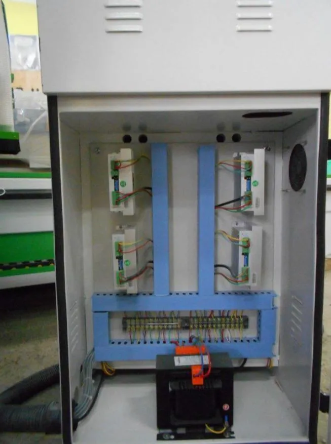 Фрезерный станок с ЧПУ LTT-2130A-45 Фрезерный станок с ЧПУ LTT-2130A-45