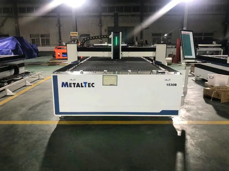 Оптоволоконный лазерный станок для резки металла MetalTec 1530B (1500W) Оптоволоконный лазерный станок для резки металла MetalTec 1530B (1500W)