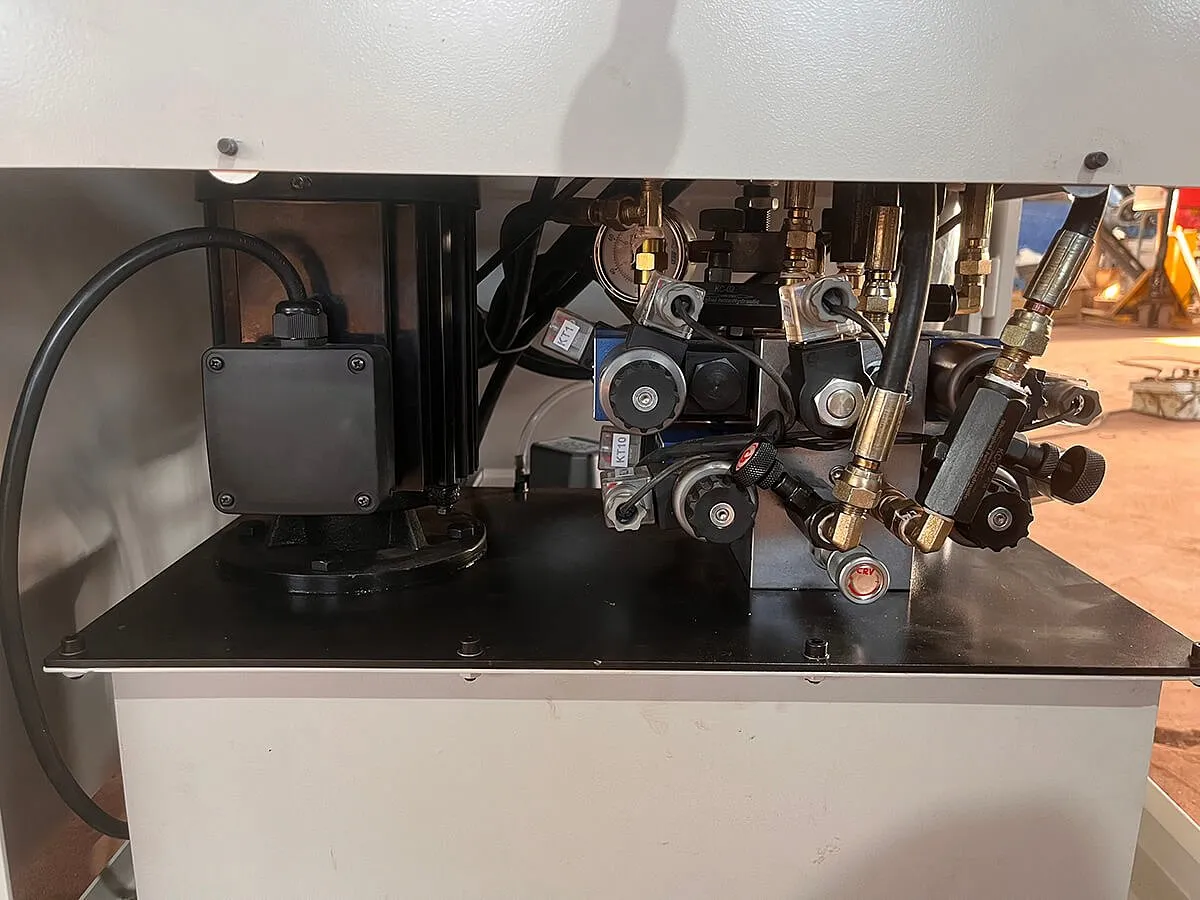 Автоматический ленточнопильный станок для резки металла MetalTec BS 270 FA Автоматический ленточнопильный станок для резки металла MetalTec BS 270 FA